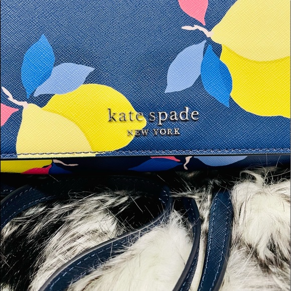 nwt! L🍋VE! this kate spade ♠️ small flap crossbody in citrus print - Picture 13 of 17